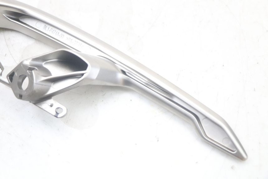 photo de MANIGLIA POSTERIORE SINISTRA YAMAHA XMAX X-MAX ABS 125 (2017 - 2020) - Dettagli dei punti di fissaggio