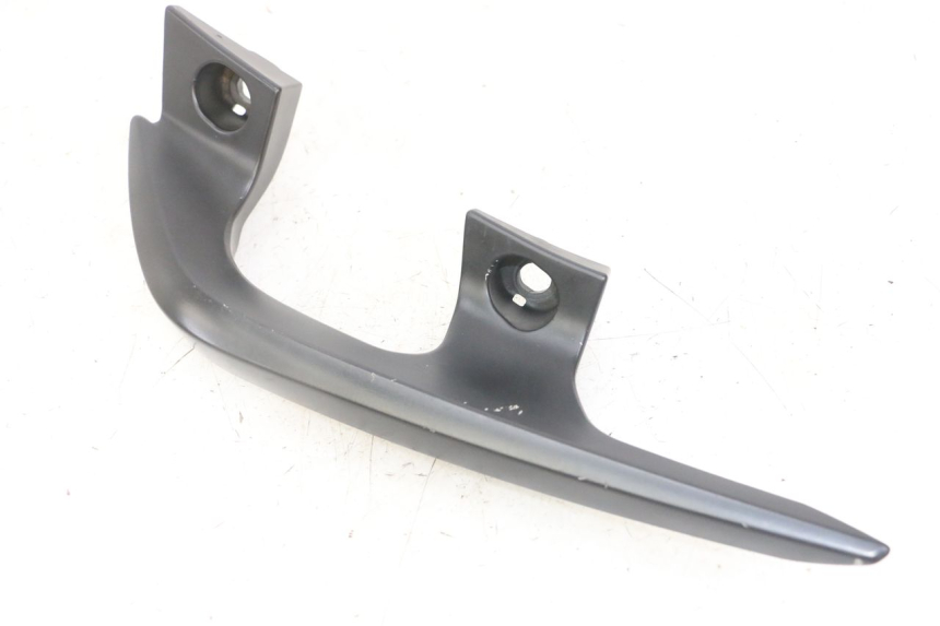 photo de MANIGLIA POSTERIORE SINISTRA YAMAHA X-MAX XMAX 125 (2010 - 2013) - Dettagli dei punti di fissaggio