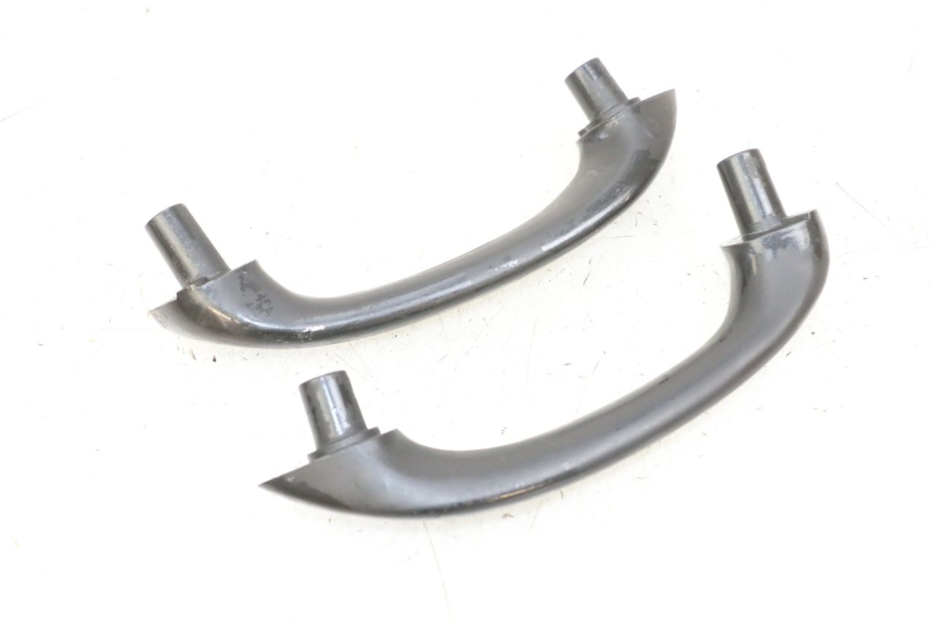 photo de MANIGLIA POSTERIORE SUZUKI GSF N BANDIT 600 (1996 - 1999) - Altra angolazione