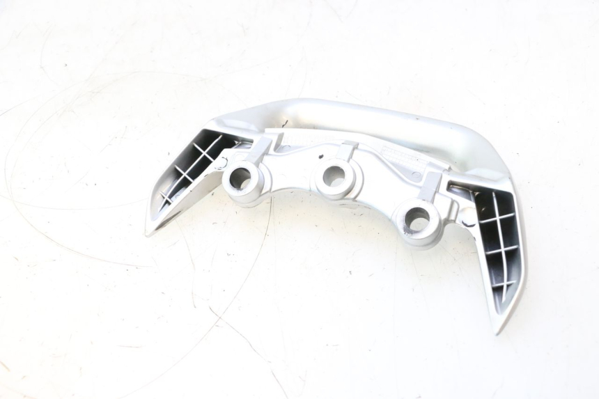 photo de MANIGLIONE SUZUKI GSR 600 (2005 - 2012) - Altra angolazione