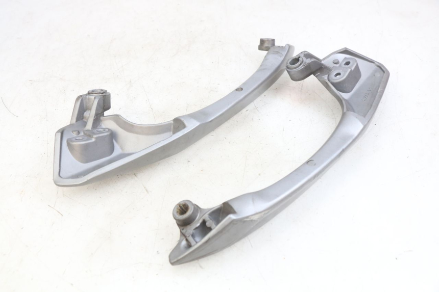 photo de MANIGLIA POSTERIORE SYM GTS EFI 125 (2012 - 2016) - Altra angolazione