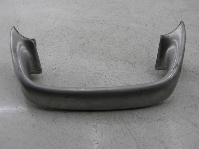 photo de MANIGLIA POSTERIORE HONDA CB SEVEN FITTY 750 (1992 - 2003) - Primo piano tecnico