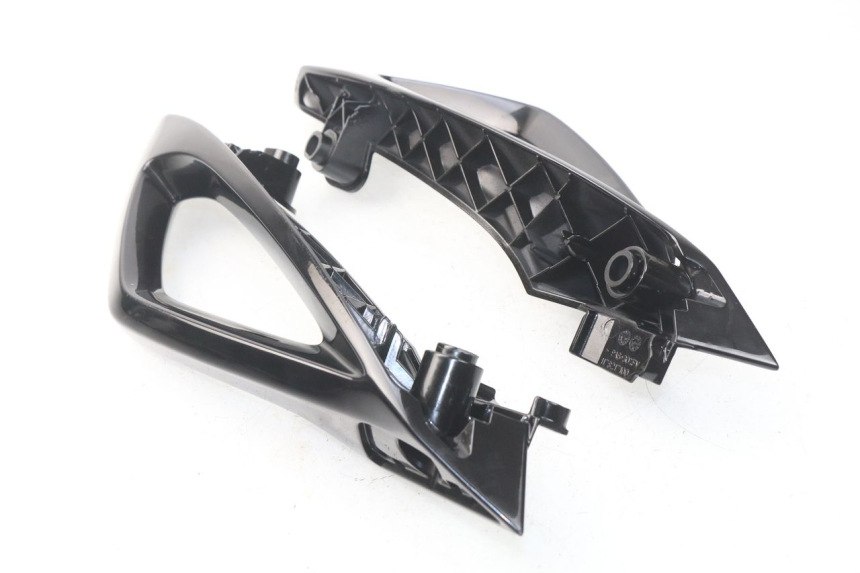 photo de MANIGLIONE PEUGEOT METROPOLIS 400 (2017 - 2020) - Altra angolazione