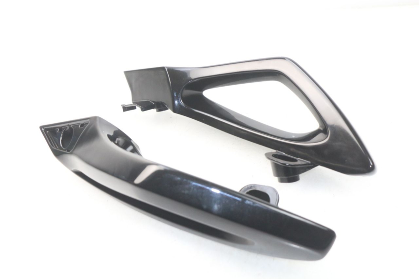 photo de MANIGLIONE PEUGEOT METROPOLIS 400 (2017 - 2020) - Primo piano tecnico