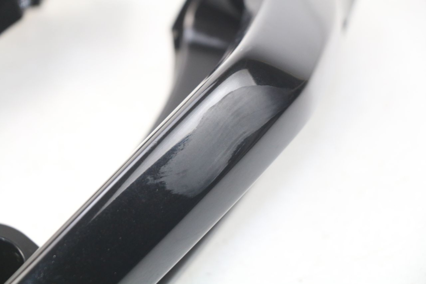 photo de MANIGLIONE PEUGEOT METROPOLIS 400 (2017 - 2020) - Dettagli dei punti di fissaggio