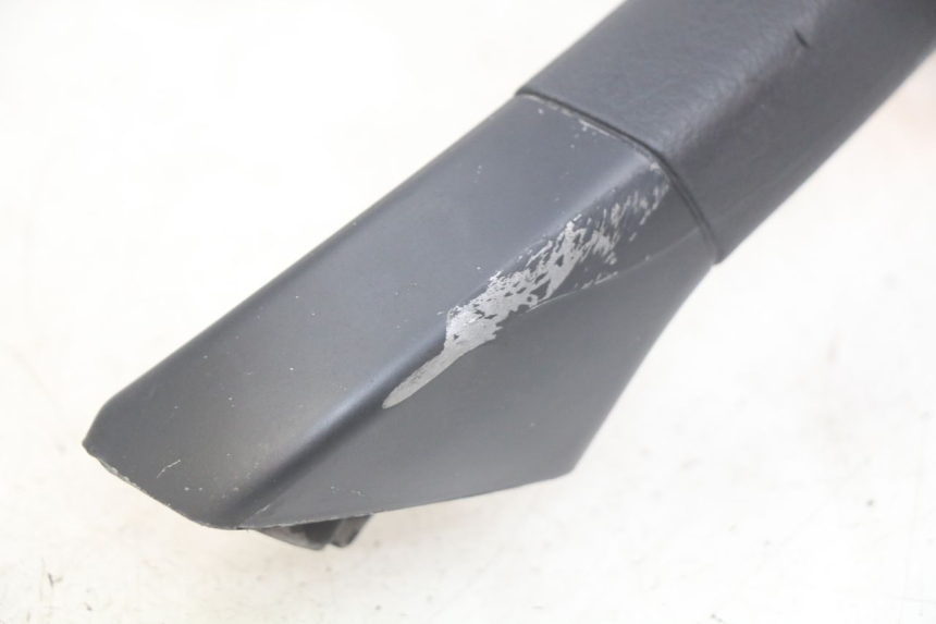 photo de MANIGLIA POSTERIORE PIAGGIO MP3 LT 400 (2007 - 2012) - Stato della superficie e materiale