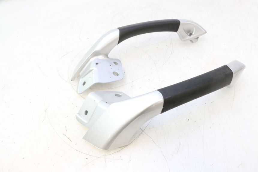 photo de MANOPOLE POSTERIORI PIAGGIO MP3 LT 300 (2010 - 2016) - Stato della superficie e materiale
