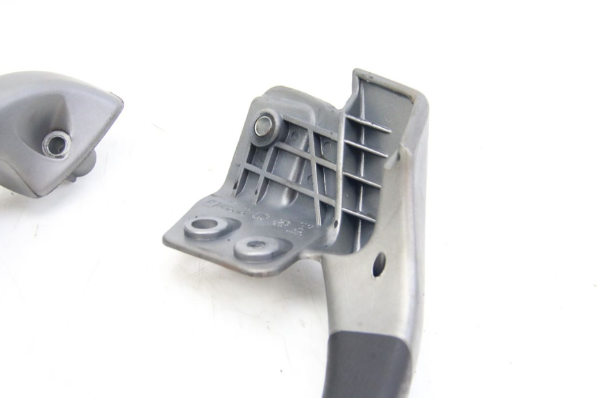 photo de MANIGLIA POSTERIORE PIAGGIO MP3 125 (2006 - 2014) - Primo piano tecnico