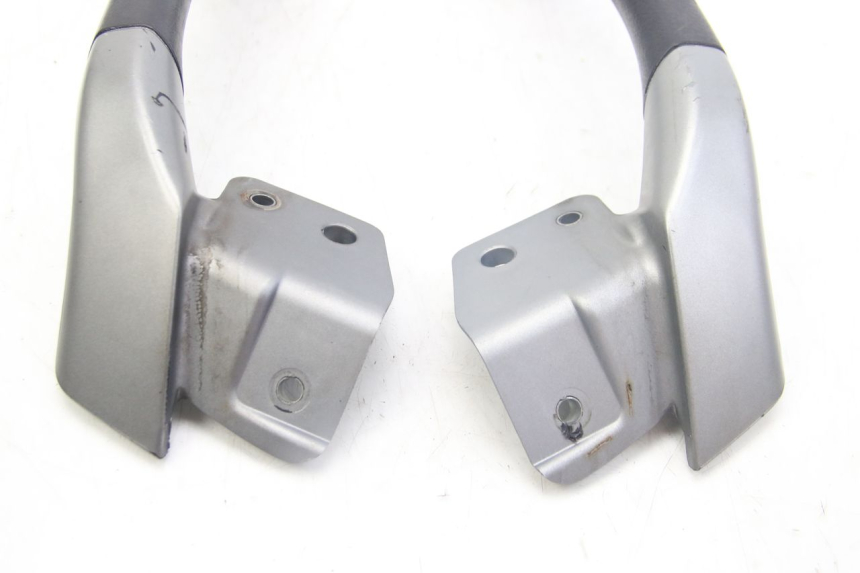 photo de MANIGLIA POSTERIORE PIAGGIO MP3 125 (2006 - 2014) - Stato della superficie e materiale