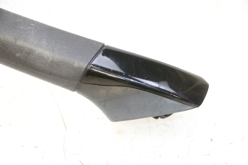 photo de MANIGLIONE PIAGGIO MP3 500 (2011 - 2015) - Dettagli dei punti di fissaggio