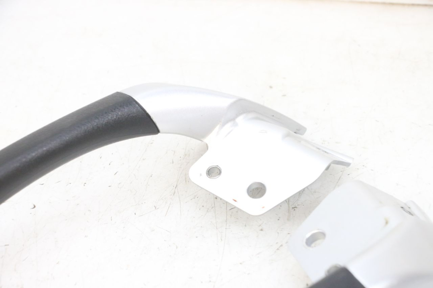 photo de MANIGLIONE PIAGGIO MP3 RL 250 (2006 - 2010) - Caratteristiche distintive