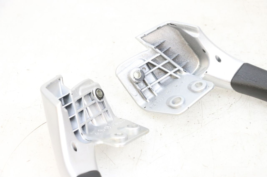 photo de MANIGLIONE PIAGGIO MP3 RL 250 (2006 - 2010) - Altra angolazione