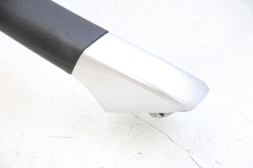 photo de MANIGLIONE PIAGGIO MP3 RL 250 (2006 - 2010) - Dettagli dei punti di fissaggio