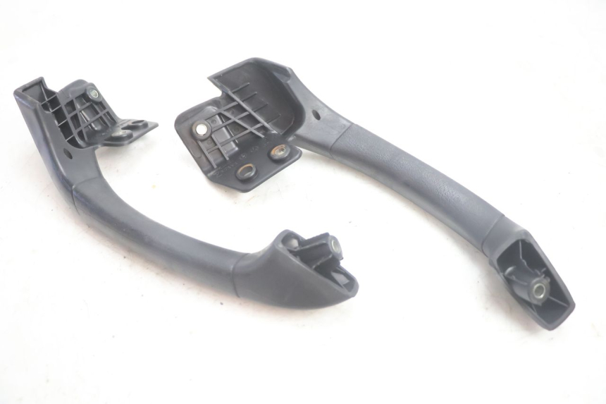 photo de MANIGLIONE PIAGGIO MP3 500 (2011 - 2015) - Dettagli dei punti di fissaggio