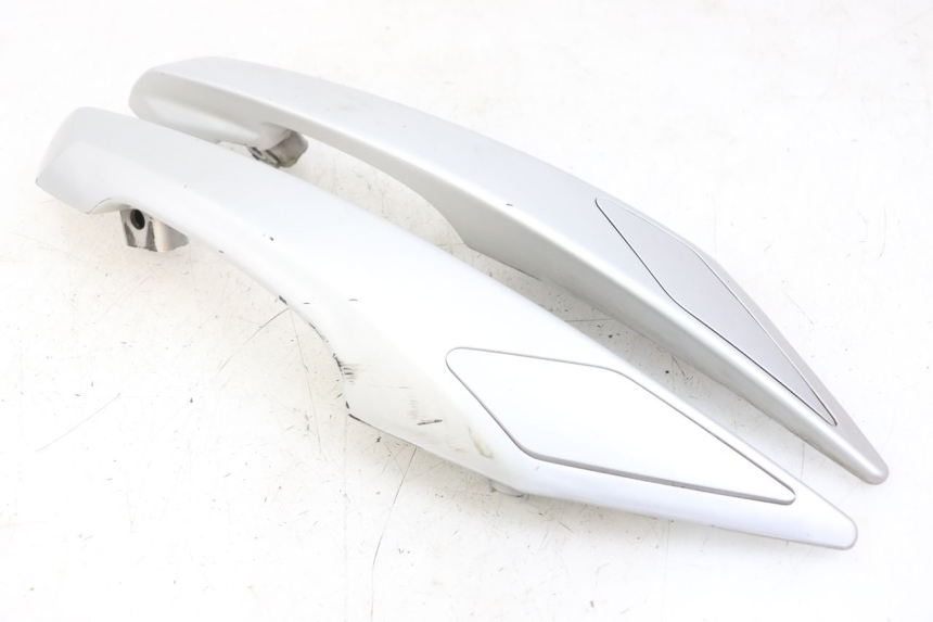 photo de MANIGLIA POSTERIORE PEUGEOT SATELIS 125 (2010 - 2012) - Altra vista dell'articolo