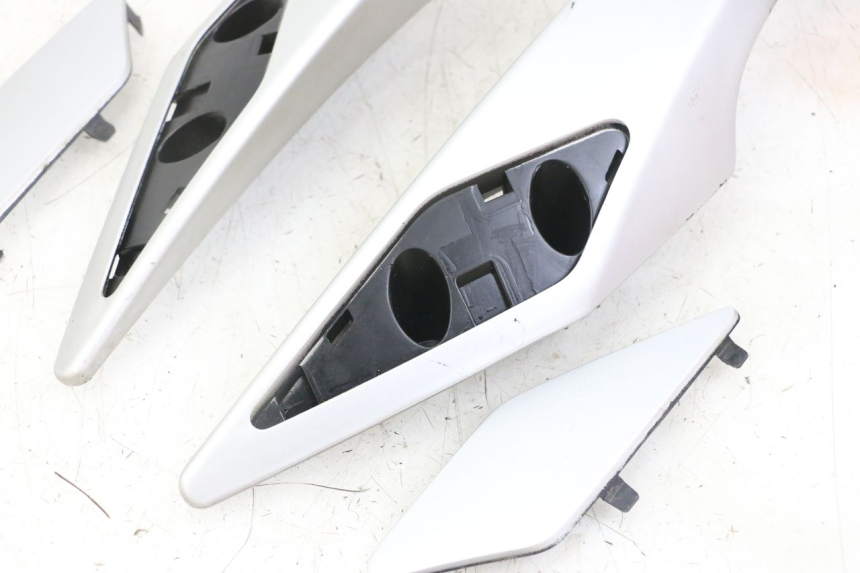 photo de MANIGLIA POSTERIORE PEUGEOT SATELIS 125 (2010 - 2012) - Caratteristiche distintive