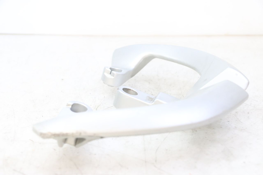 photo de MANIGLIA POSTERIORE PEUGEOT VIVACITY 125 (2010 - 2017) - Zoom sullo stato d'uso