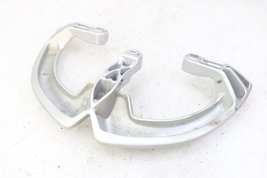 photo de MANIGLIA POSTERIORE PEUGEOT VIVACITY 125 (2010 - 2017) - Dettagli dei punti di fissaggio