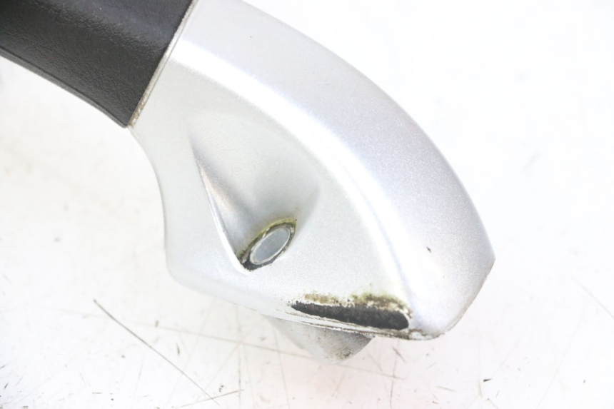 photo de MANIGLIA POSTERIORE PIAGGIO MP3 LT 400 (2007 - 2012) - Primo piano tecnico