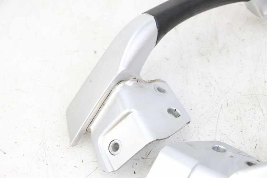 photo de MANIGLIA POSTERIORE PIAGGIO MP3 LT 400 (2007 - 2012) - Stato della superficie e materiale