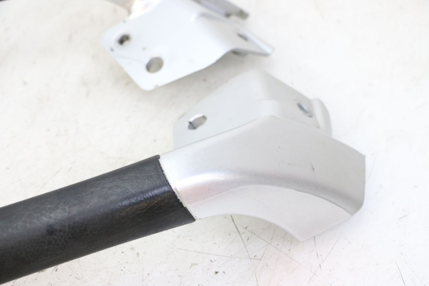 photo de MANIGLIA POSTERIORE PIAGGIO MP3 LT 400 (2007 - 2012) - Marcature e riferimenti originali