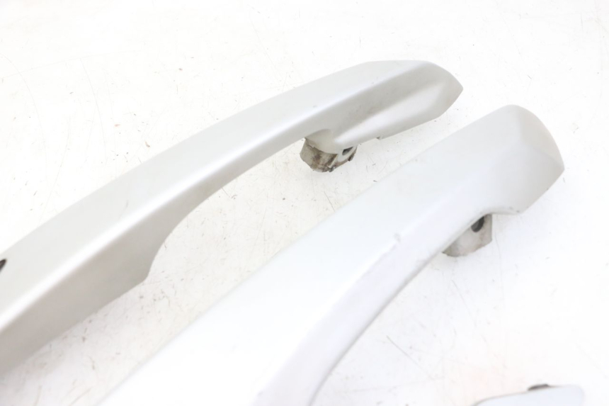 photo de MANIGLIONE PEUGEOT SATELIS 125 (2013 - 2018) - Altra vista dell'articolo