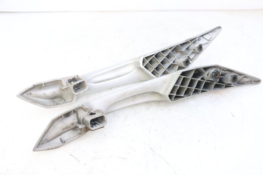 photo de MANIGLIONE PEUGEOT SATELIS 125 (2013 - 2018) - Altra angolazione