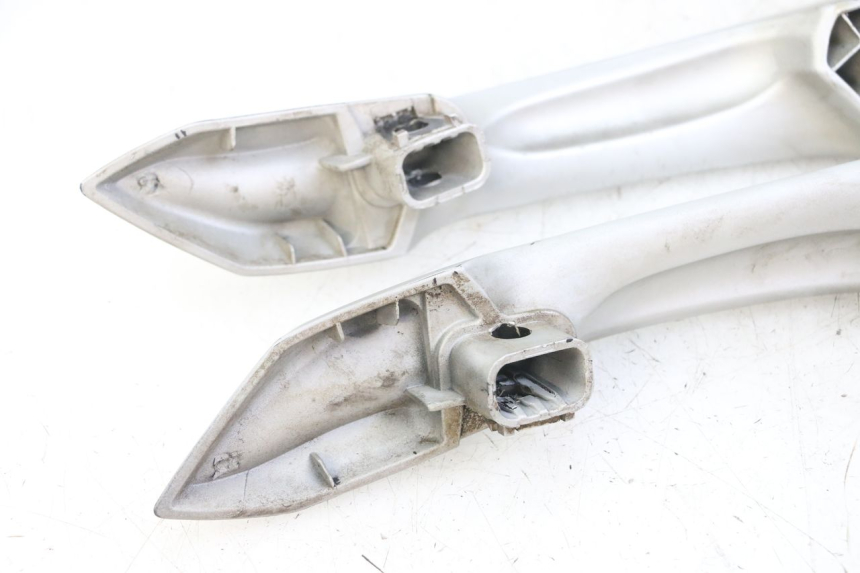 photo de MANIGLIONE PEUGEOT SATELIS 125 (2013 - 2018) - Vista d'insieme del prodotto