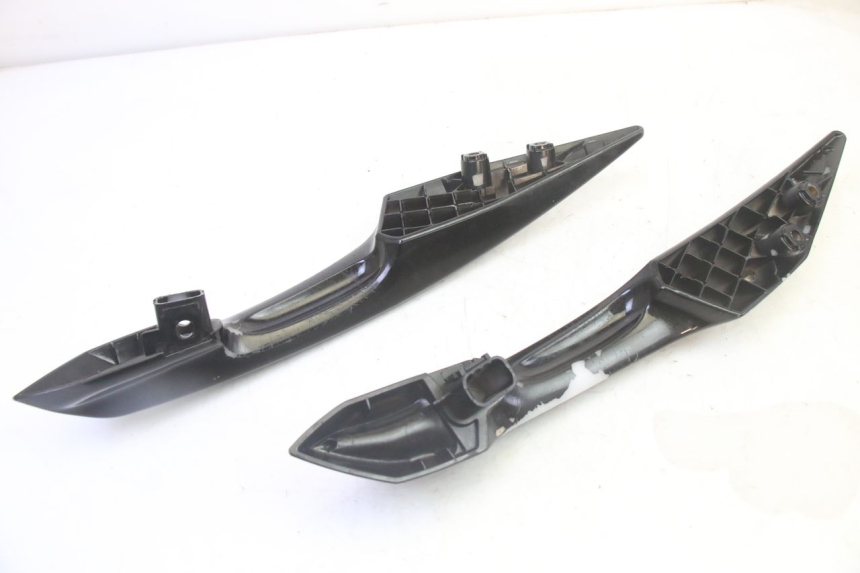 photo de MANIGLIONE PEUGEOT SATELIS 125 (2013 - 2018) - Dettagli dei punti di fissaggio