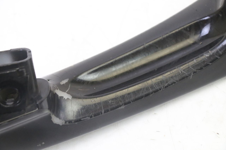 photo de MANIGLIONE PEUGEOT SATELIS 125 (2013 - 2018) - Stato della superficie e materiale