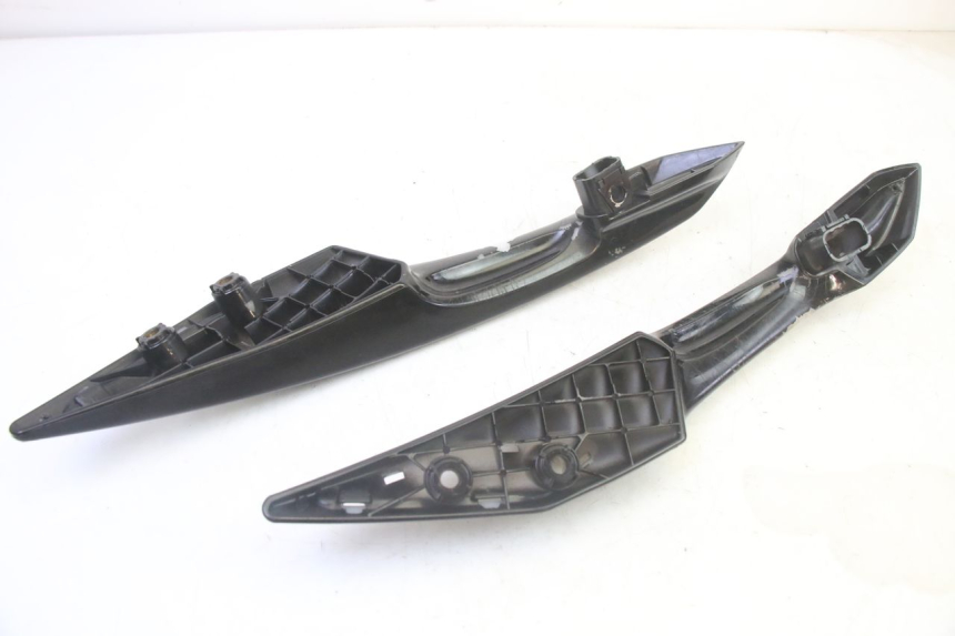 photo de MANIGLIONE PEUGEOT SATELIS 125 (2013 - 2018) - Marcature e riferimenti originali