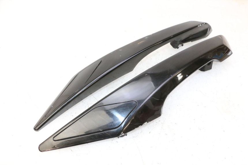 photo de MANIGLIA POSTERIORE PEUGEOT SATELIS 125 (2010 - 2012) - Zoom sullo stato d'uso