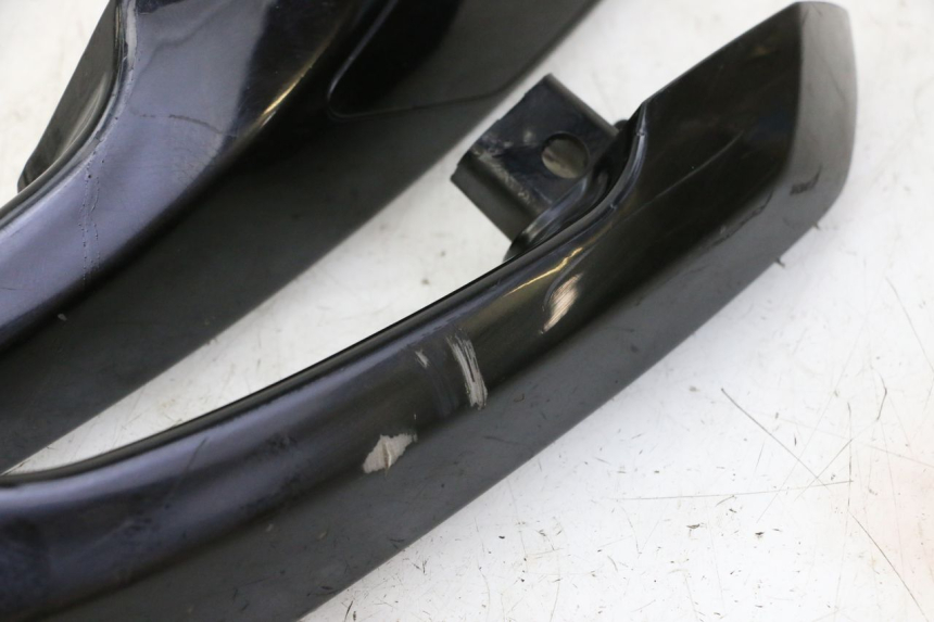 photo de MANIGLIA POSTERIORE PEUGEOT SATELIS 125 (2010 - 2012) - Altra angolazione