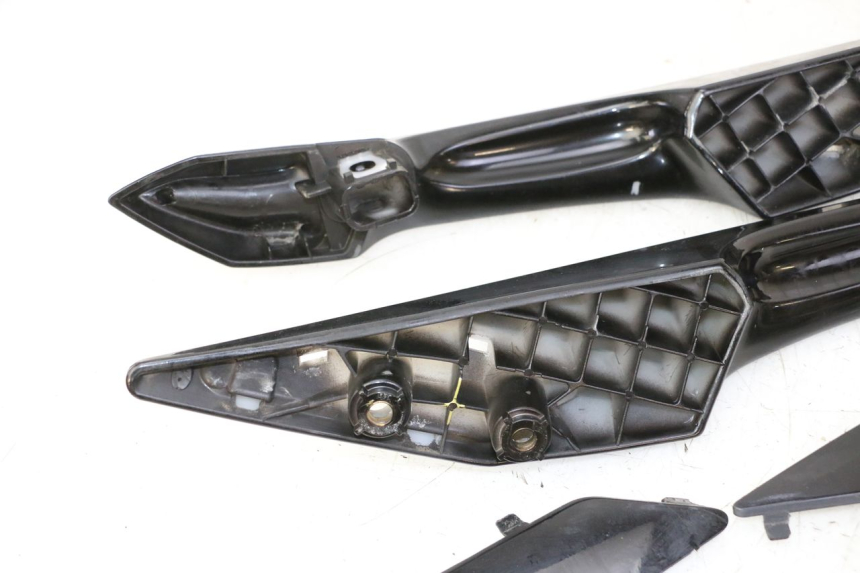 photo de MANIGLIA POSTERIORE PEUGEOT SATELIS 125 (2010 - 2012) - Primo piano tecnico