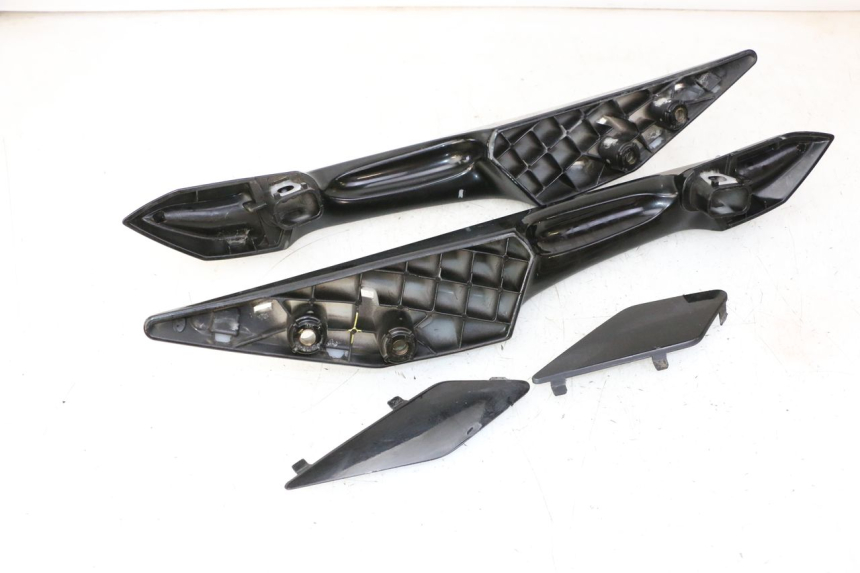 photo de MANIGLIA POSTERIORE PEUGEOT SATELIS 125 (2010 - 2012) - Stato della superficie e materiale