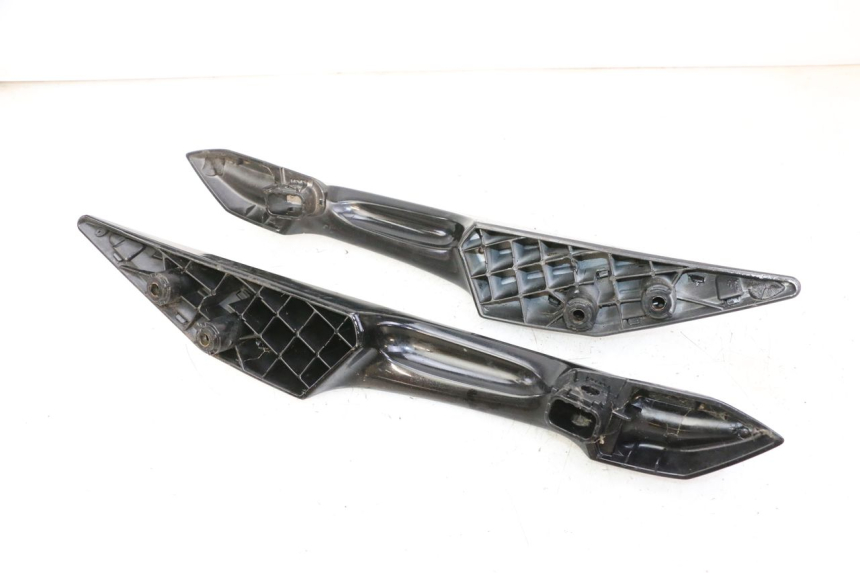 photo de MANIGLIONE PEUGEOT SATELIS 125 (2013 - 2018) - Vista d'insieme del prodotto