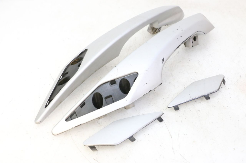 photo de MANIGLIA POSTERIORE PEUGEOT SATELIS 125 (2006 - 2009) - Dettaglio del componente