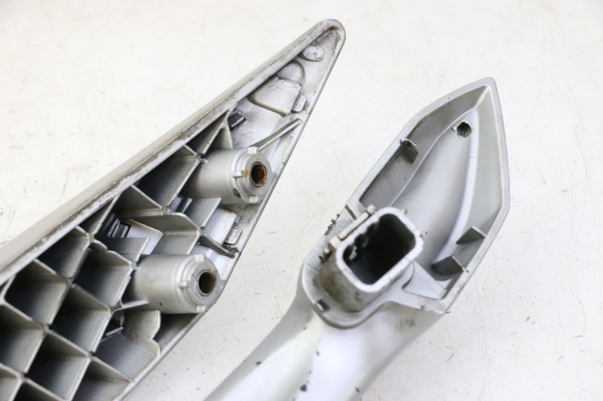 photo de MANIGLIA POSTERIORE PEUGEOT SATELIS 125 (2006 - 2009) - Vista d'insieme del prodotto