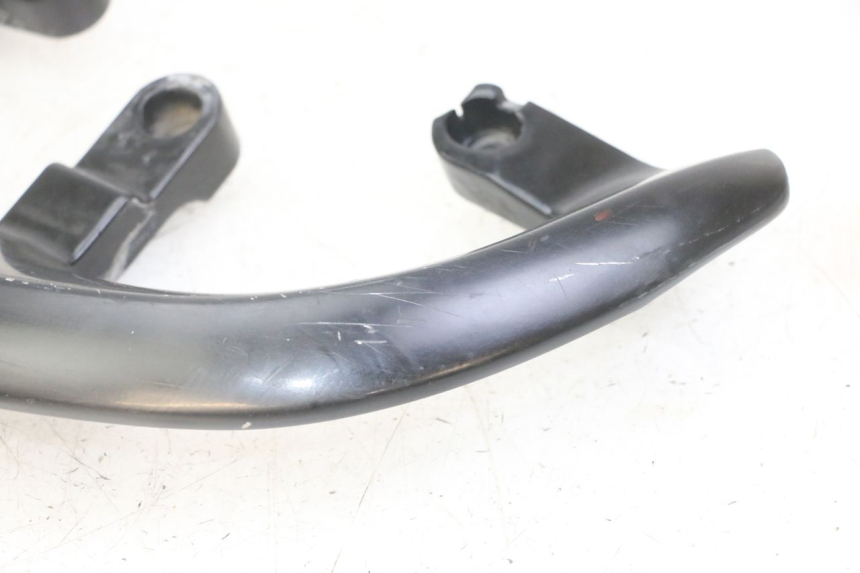 photo de MANIGLIA POSTERIORE PEUGEOT VIVACITY NEW 4T 50 (2008 - 2017) - Dettagli dei punti di fissaggio