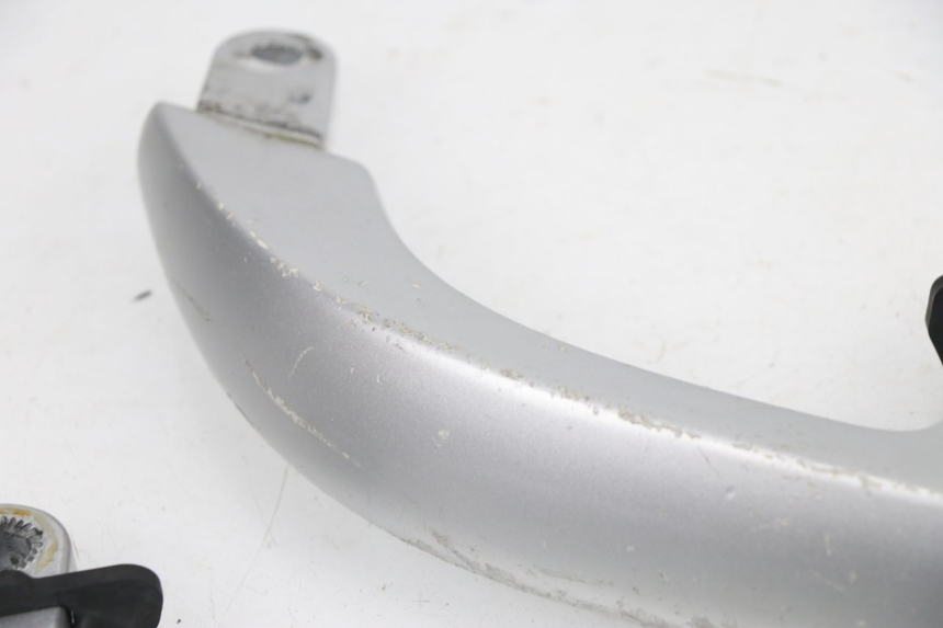 photo de MANIGLIA POSTERIORE YAMAHA XMAX X-MAX 125 (2006 - 2009) - Caratteristiche distintive