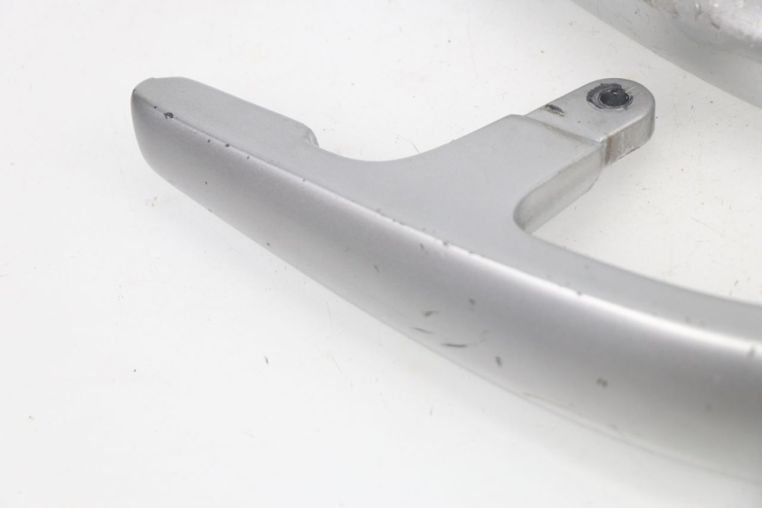 photo de MANIGLIA POSTERIORE YAMAHA XMAX X-MAX 125 (2006 - 2009) - Dettagli dei punti di fissaggio