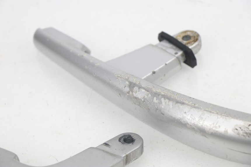 photo de MANIGLIA POSTERIORE YAMAHA XMAX X-MAX 125 (2006 - 2009) - Stato della superficie e materiale