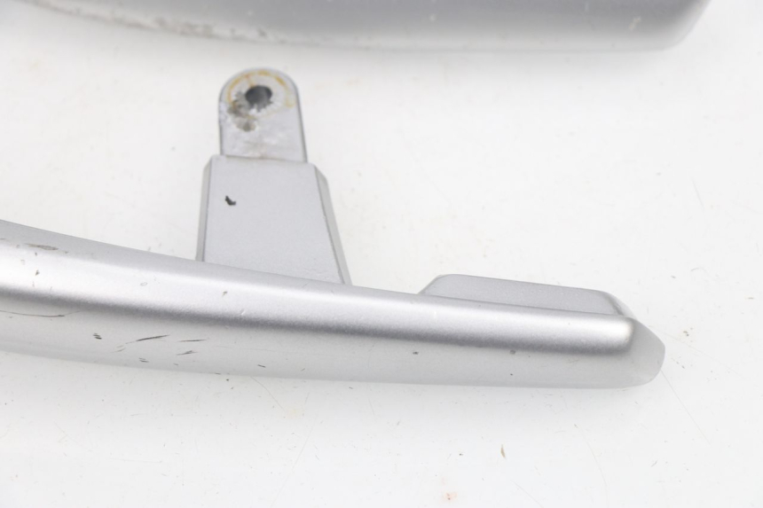 photo de MANIGLIA POSTERIORE YAMAHA XMAX X-MAX 125 (2006 - 2009) - Marcature e riferimenti originali