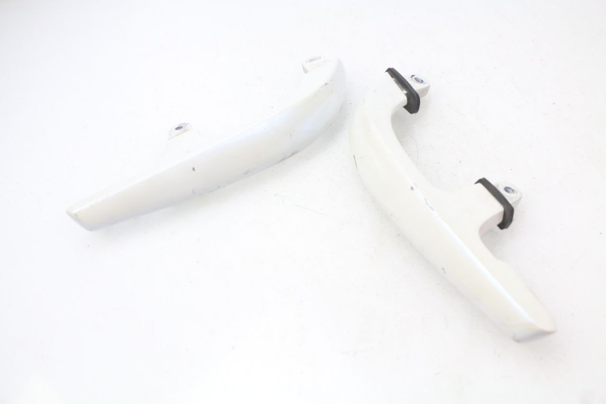 photo de MANIGLIA POSTERIORE YAMAHA XMAX X-MAX 125 (2006 - 2009) - Dettaglio del componente