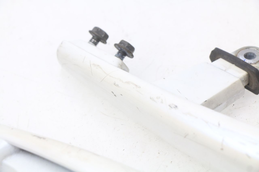 photo de MANIGLIA POSTERIORE YAMAHA XMAX X-MAX 125 (2006 - 2009) - Dettagli dei punti di fissaggio