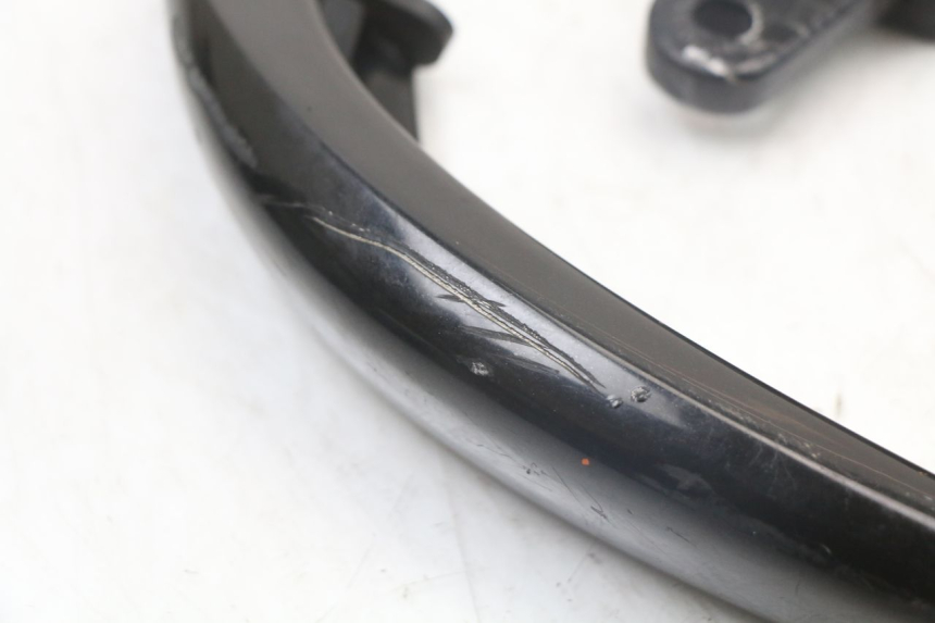 photo de MANIGLIA POSTERIORE YAMAHA X-MAX XMAX 250 (2006 - 2009) - Marcature e riferimenti originali