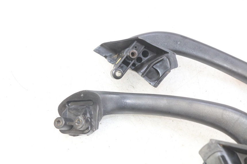 photo de MANIGLIA POSTERIORE PIAGGIO X9 EVOLUTION 125 (2003 - 2007) - Primo piano tecnico