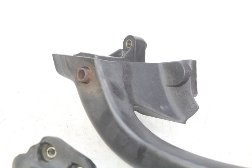 photo de MANIGLIA POSTERIORE PIAGGIO X9 EVOLUTION 125 (2003 - 2007) - Dettagli dei punti di fissaggio