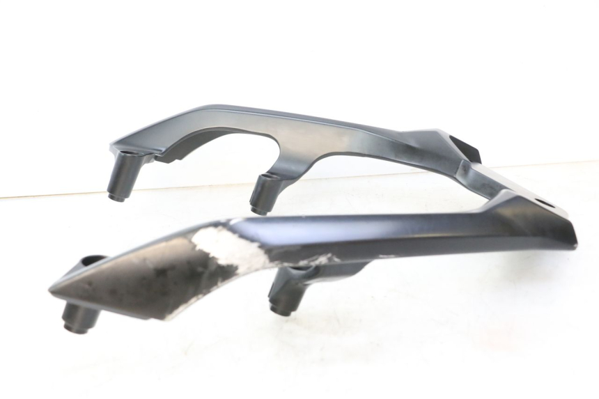 photo de MANIGLIONE YAMAHA YP T-MAX TMAX 530 (2017 - 2020) - Dettagli dei punti di fissaggio