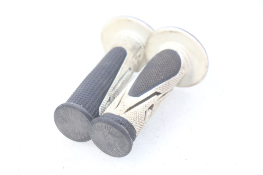 photo de Manopola del manubrio MBK BOOSTER SPIRIT NAKED 50 (2004 - 2017) - Zoom sullo stato d'uso